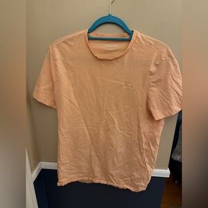 Calvin Klein Men’s Small Light Orange/Peach Tee